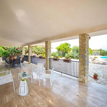 Reyna Villa